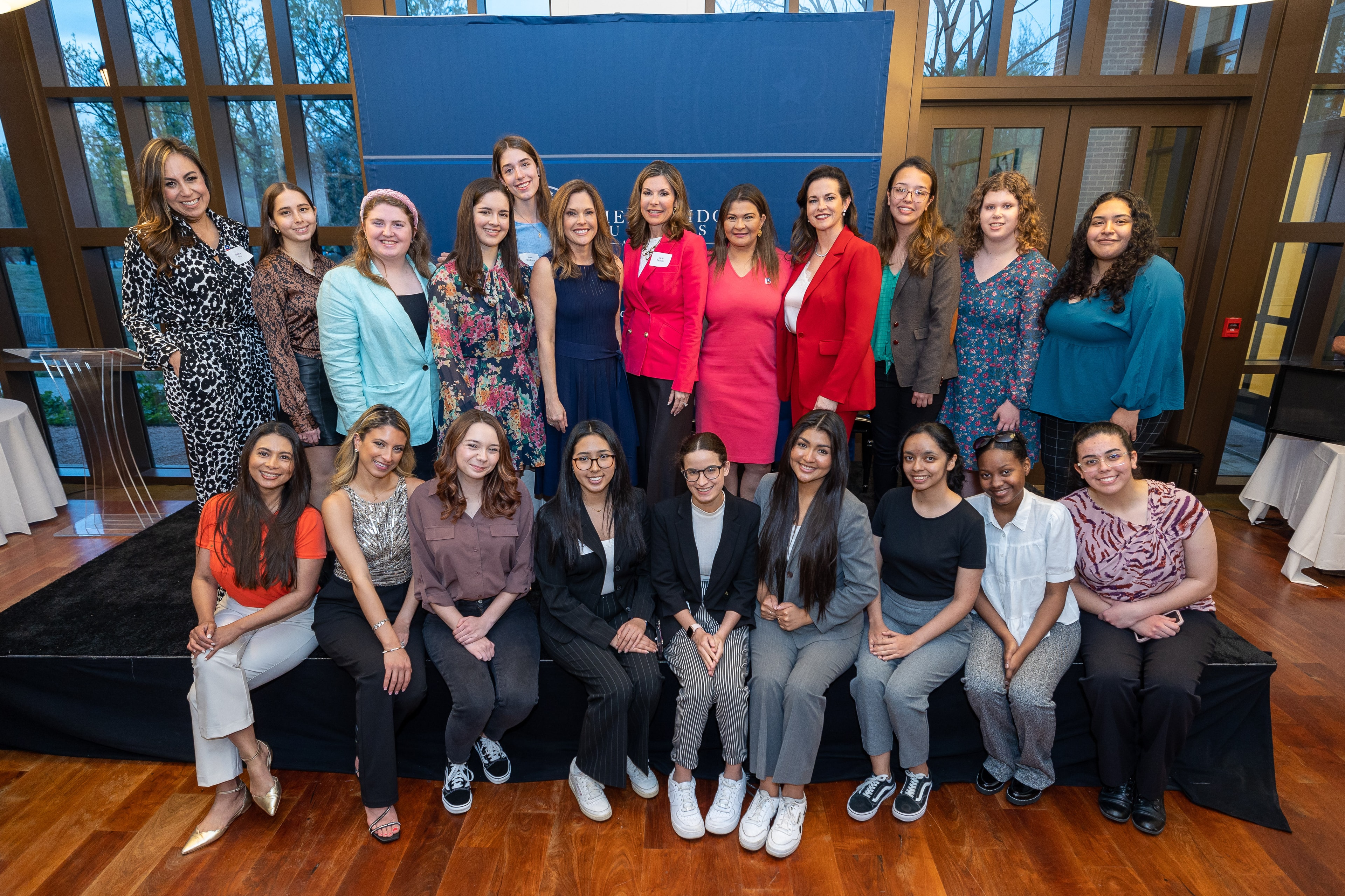 Group photo at Bienvenido event